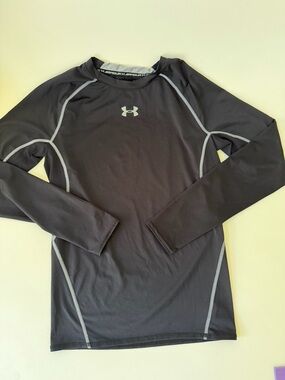 Under Armour boys cold gear compression long sleeve shirt large